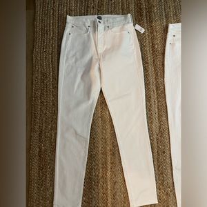 GAP NWT-White True Skinny-Size 29